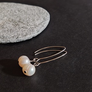 Édesvízi tenyésztett gyöngy fülbevaló - ékszer - fülbevaló - lógó fülbevaló - Meska.hu