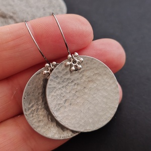 Alumínium korong fülbevaló  - ékszer - fülbevaló - lógó fülbevaló - Meska.hu