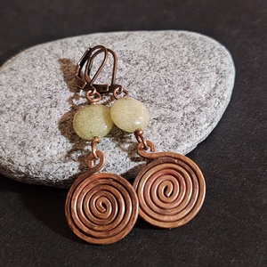 Jáde - vörösréz csigás fülbevaló  - Meska.hu