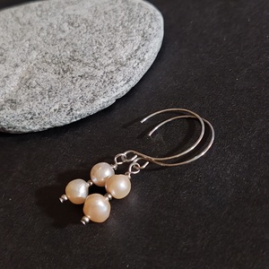 Tenyésztett gyöngy fülbevaló  - ékszer - fülbevaló - lógó fülbevaló - Meska.hu