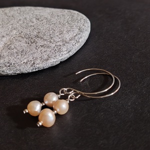 Tenyésztett gyöngy fülbevaló  - ékszer - fülbevaló - lógó fülbevaló - Meska.hu