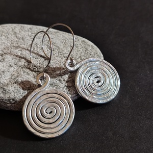 Kis csiga... alumínium fülbevaló  - ékszer - fülbevaló - lógó fülbevaló - Meska.hu