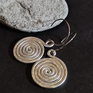 Kis csiga... alumínium fülbevaló  - ékszer - fülbevaló - lógó fülbevaló - Meska.hu