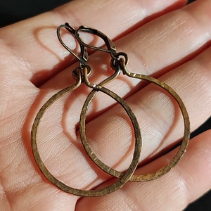 Vörösréz karika fülbevaló  - ékszer - fülbevaló - lógó fülbevaló - Meska.hu