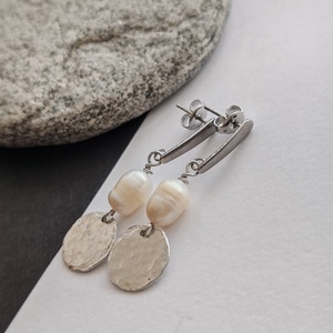 Édesvízi tenyésztett gyöngy fülbevaló - ékszer - fülbevaló - lógó fülbevaló - Meska.hu