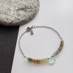 Turmalin - kalcedon nemesacél karkötő - ékszer - karkötő - gyöngyös karkötő - Meska.hu