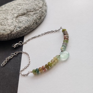 Turmalin - kalcedon nemesacél karkötő - ékszer - karkötő - gyöngyös karkötő - Meska.hu