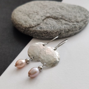 Édesvízi tenyésztett gyöngy fülbevaló - ékszer - fülbevaló - lógó fülbevaló - Meska.hu