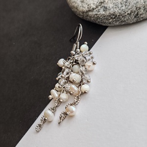 Tenyésztett gyöngy - hegyikristály - gyöngyház fülbevaló  - ékszer - fülbevaló - lógó fülbevaló - Meska.hu