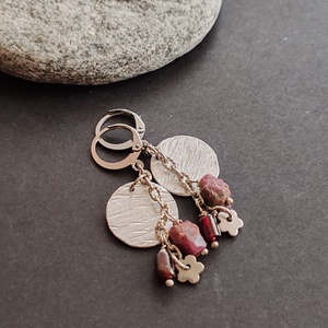 Nyers rubin - gránát fülbevaló  - ékszer - fülbevaló - lógó fülbevaló - Meska.hu