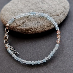 Minidesign... akvamarin - napkő karkötő - ékszer - karkötő - gyöngyös karkötő - Meska.hu