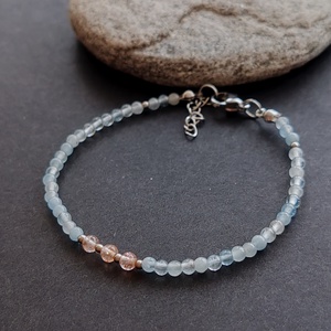 Minidesign... akvamarin - napkő karkötő - ékszer - karkötő - gyöngyös karkötő - Meska.hu