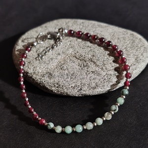 Minidesign... smaragd - gránát karkötő - Meska.hu