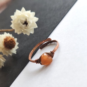 Vörösréz gyűrű aventurin szívvel  - ékszer - gyűrű - fonódó gyűrű - Meska.hu