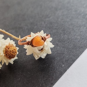 Vörösréz gyűrű aventurin szívvel  - ékszer - gyűrű - fonódó gyűrű - Meska.hu