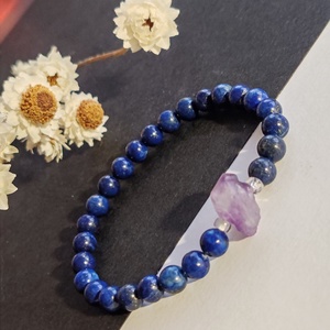 Lápisz lazuli - nyers ametiszt gumis karkötő, Ékszer, Karkötő, Gyöngyös karkötő, Ékszerkészítés, MESKA