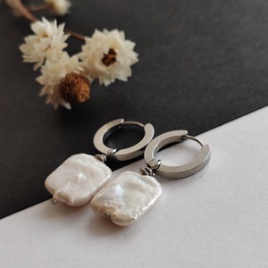 Kocka. .. tenyésztett gyöngyös fülbevaló  - ékszer - fülbevaló - karika fülbevaló - Meska.hu