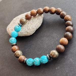 Bambusz- türkinit - pirit férfi gumis karkötő - ékszer - karkötő - gyöngyös karkötő - Meska.hu