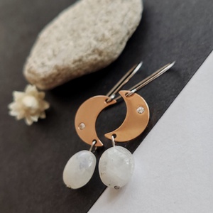 Holdkő - hold fülbevaló , Ékszer, Fülbevaló, Lógó fülbevaló, Ékszerkészítés, MESKA