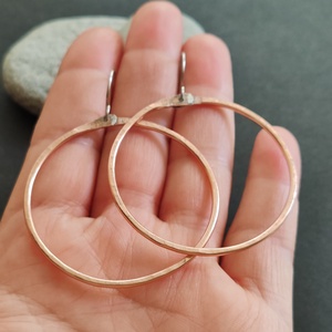 Rosegold közepes karika fülbevaló  - ékszer - fülbevaló - lógós kerek fülbevaló - Meska.hu