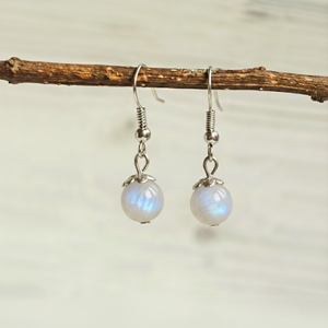 Simplicity - szivárvány holdkő fülbevaló 8 mm, Ékszer, Fülbevaló, Lógó fülbevaló, Ékszerkészítés, MESKA