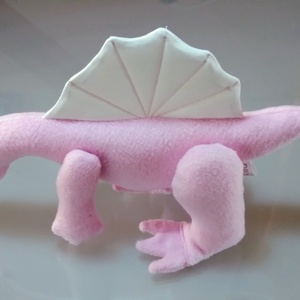   Pinky, a Spinosaurus festhető hátvitorlával - neKedD dinókollekció - játék & sport - plüssállat & játékfigura - plüss dínók - Meska.hu