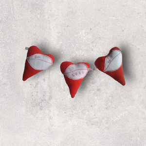 Kötődő szívfűzér: szerelmes levelek, Otthon & Lakás, Dekoráció, Dísztárgy, Újrahasznosított alapanyagból készült termékek, Varrás, Meska