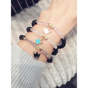 Korona medálkás kristálykarkötő - Meska.hu