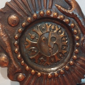 Vintage bronz falidísz, mid century bronz napkorong, bronz faldekoráció - művészet - szobor - fém - Meska.hu