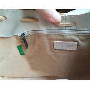 Vintage Benetton női bőr táska, valódi bőr női válltáska, Vintage marhabőr táska, virágmintás beige női bőr válltáska - táska & tok - kézitáska & válltáska - válltáska - Meska.hu