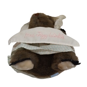 Vintage gyűjtői játék, Mrs Tiggy Winkle mackó néni, csipke ruhás vintage teddy maci néni, kosztümös vintage játék - játék & sport - plüssállat & játékfigura - maci - Meska.hu