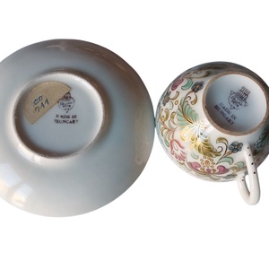 RITKA! Zsolnayaranykontúrozott kávéscsésze, Körpecsétes Zsolnay porcelán kávéscsésze  aljjal - otthon & életmód - konyhafelszerelés, tálalás - tálalás - bögre & csésze - Meska.hu