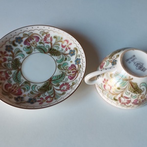 RITKA! Zsolnayaranykontúrozott kávéscsésze, Körpecsétes Zsolnay porcelán kávéscsésze  aljjal - otthon & életmód - konyhafelszerelés, tálalás - tálalás - bögre & csésze - Meska.hu