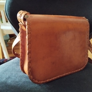 Vintage valódi bőr női táska, bőrdíszműves női válltáska, kézműves női bőr táska, vintage bőr női válltáska  - táska & tok - kézitáska & válltáska - válltáska - Meska.hu