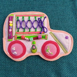 Matató tábla: Autó rózsaszín, virágos, Játék & Sport, Készségfejlesztő és Logikai játék, Oktató játékok, Varrás, MESKA