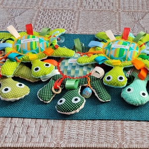 Játszó pajti, teknős halvány zöld színű - baba - mama - baba játékok - szundikendő, alvóka - Meska.hu