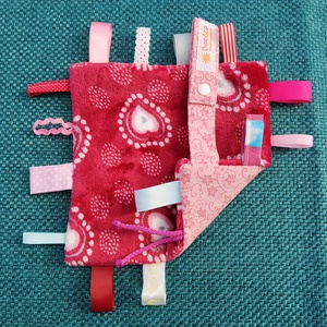 Szundi kendő, szívecskés - baba - mama - babalátogató ajándékcsomag - Meska.hu