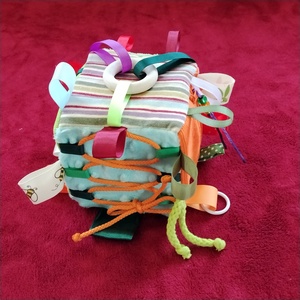 Baba kocka, zöld-gomb csapda - baba - mama - baba játékok - babakocka - Meska.hu