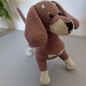 Horgolt tacskó (dachshund) - játék & sport - plüssállat & játékfigura - kutya - Meska.hu