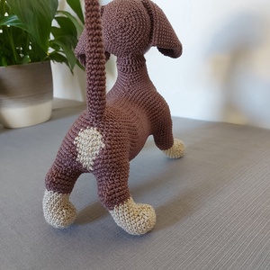 Horgolt tacskó (dachshund) - játék & sport - plüssállat & játékfigura - kutya - Meska.hu