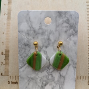 Kézműves fülbevaló polimer gyurmából (polymer clay) - kicsi, négyszögletes - 003 - ékszer - fülbevaló - lógó fülbevaló - Meska.hu