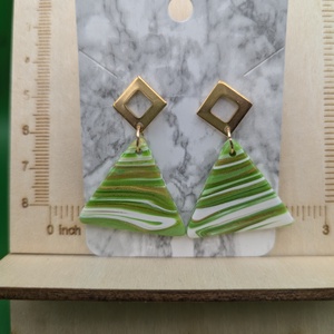 Kézműves fülbevaló polimer gyurmából (polymer clay) - háromszög - 016 - ékszer - fülbevaló - lógó fülbevaló - Meska.hu