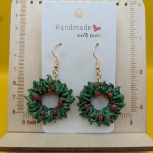 Kézműves fülbevaló polimer gyurmából (polymer clay), karácsonyi ajándék, adventi koszorú - 113 - ékszer - fülbevaló - lógó fülbevaló - Meska.hu