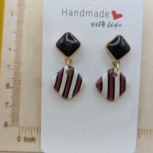 Kézműves fülbevaló polimer gyurmából (polymer clay), karácsonyi ajándék, kicsi, négyszög - 126, Ékszer, Fülbevaló, Lógó fülbevaló, Ékszerkészítés, Gyurma, MESKA