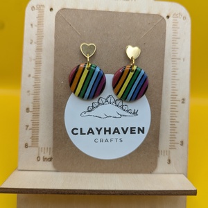 Szivárványos kézműves fülbevaló polimer gyurmából (polymer clay), LMBTQ+, karácsonyi ajándék, kicsi, kerek - 131, Ékszer, Fülbevaló, Lógó fülbevaló, Ékszerkészítés, Gyurma, MESKA