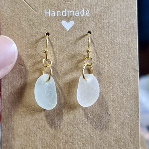 Valódi tengeri üvegből készült fülbevaló. , Ékszer, Fülbevaló, Lógó fülbevaló, Ékszerkészítés, MESKA