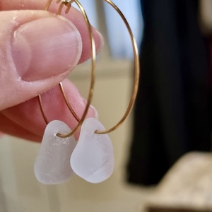 Valódi tengeri üvegből készült fülbevaló. , Ékszer, Fülbevaló, Lógó fülbevaló, Ékszerkészítés, MESKA