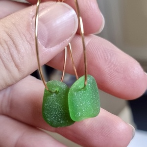 Valódi tengeri üvegből készült fülbevaló. , Ékszer, Fülbevaló, Lógó fülbevaló, Ékszerkészítés, MESKA