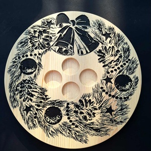 Prémium borovi fenyőből készült, gravírozott adventi koszorú. (advent1) - karácsony - adventi díszek - adventi koszorú - Meska.hu