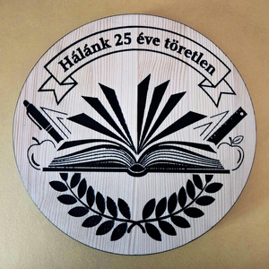 Gravírozott tanár-ajándék osztálytalálkozóra, Otthon & Életmód, Dekoráció, Fali és függő dekoráció, Felirat, Famegmunkálás, MESKA